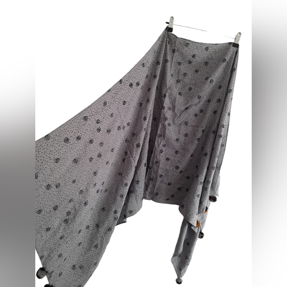 White Stuff Dog Shawl - Picture 2 of 2